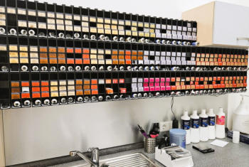 Mixecke mit Farben und Tönungen von Wella Professionals